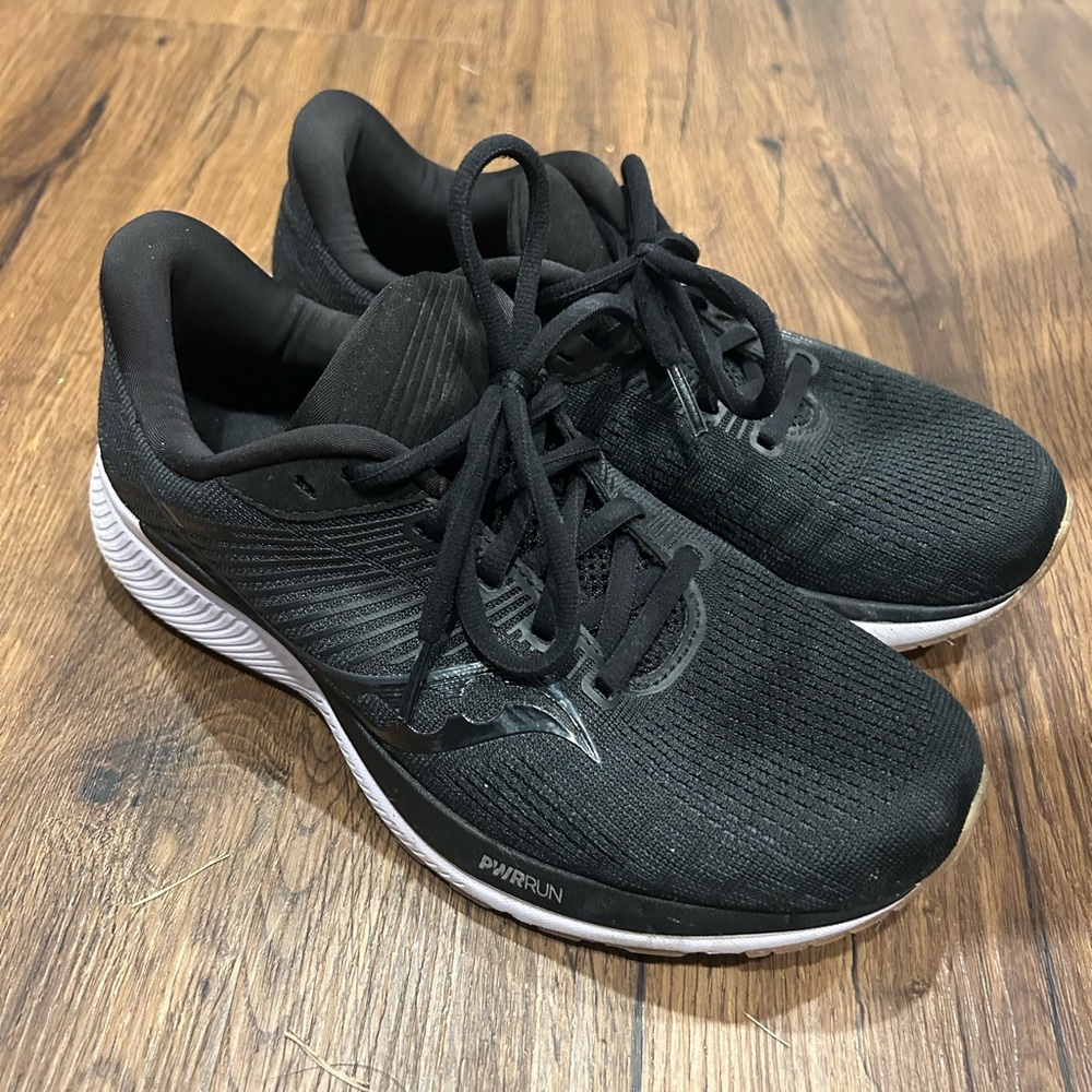 Saucony black and white womens size 8.5 shoe